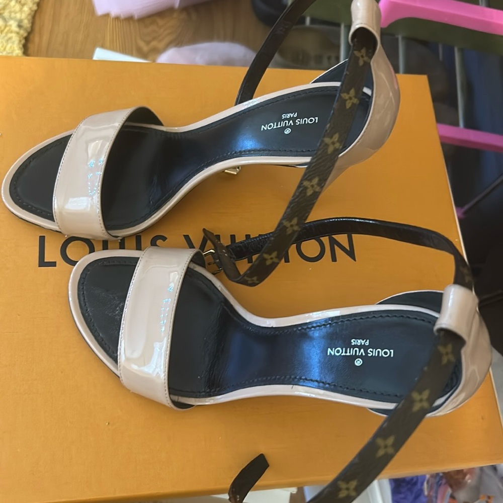 Authentic Louis Vuitton monogram afterglow platform sandals size 7